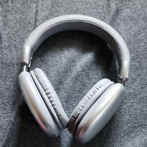 💥 3/$20 Silver Wireless Headphones